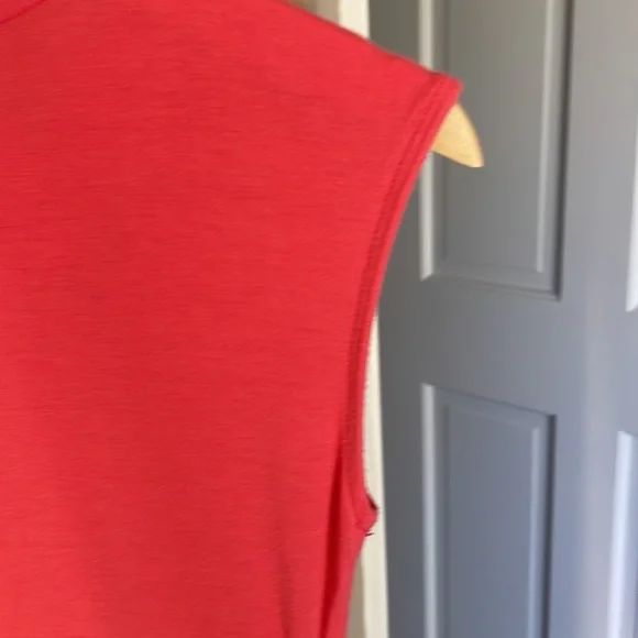 INC sleeveless front cut out twist top - Picture 4 of 12